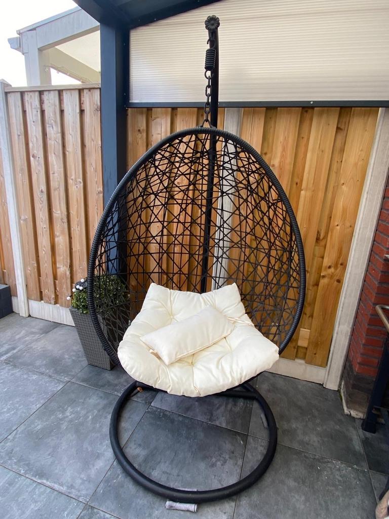 Zwarte hangstoel met kussen, Tuin en Terras, Tuinstoelen, Ophalen, Gebruikt, Wicker