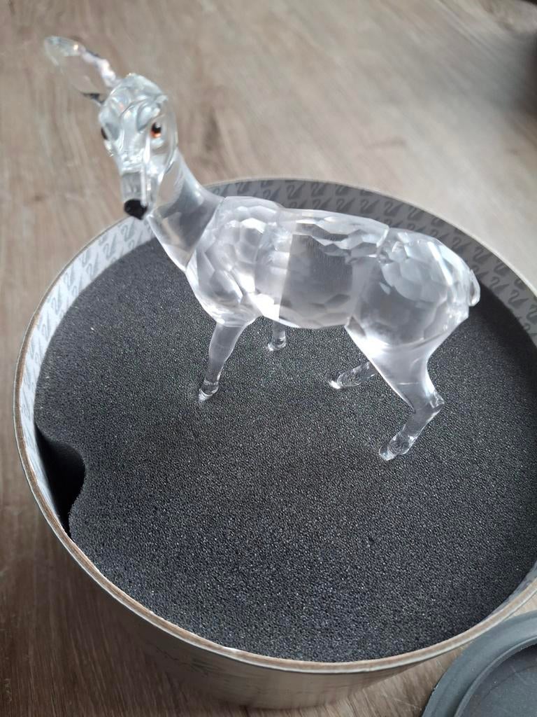 Swarovski in box. Hert, 1 oortje moet gelijmd, Verzamelen, Ophalen of Verzenden, Sieraad of Horloge