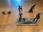 Tinnen beeldjes: 2 katten, 3 figuren, Verzamelen, Beelden en Beeldjes, Ophalen of Verzenden, Gebruikt, Dier