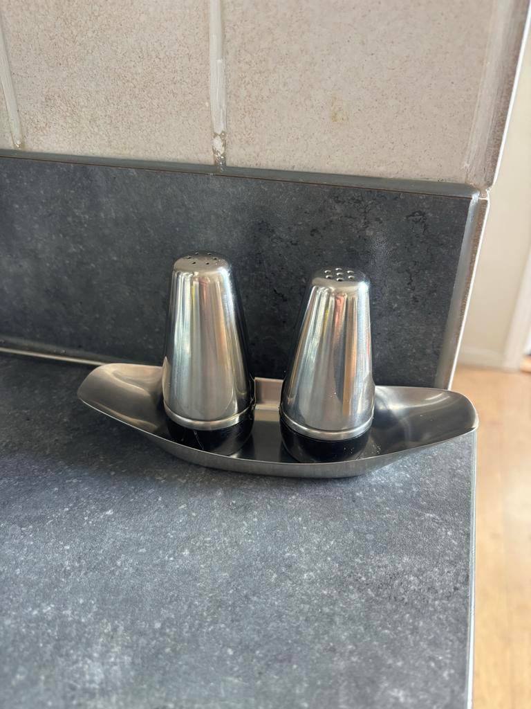 Alessi peper en zout stelletje, Huis en Inrichting, Keuken | Keukenbenodigdheden, Ophalen, Gebruikt