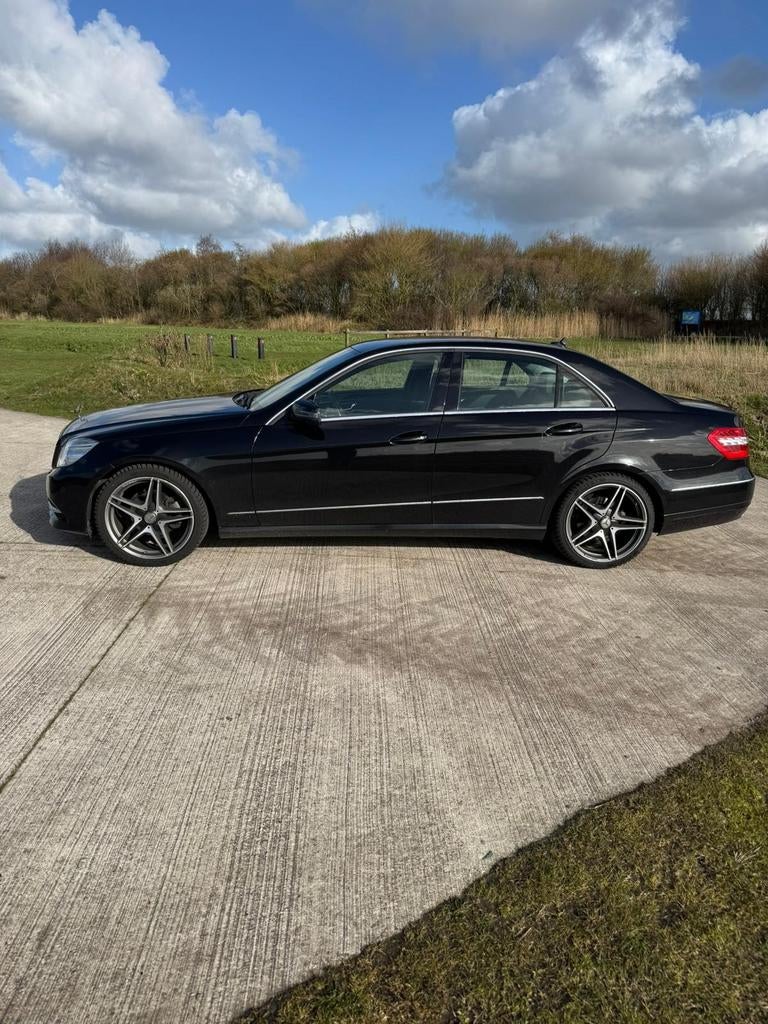 Mercedes-Benz E-Klasse E200 CGI BE Aut7 2012 Zwart, Auto's, Zwart, 4 cilinders, Zwart, Particulier