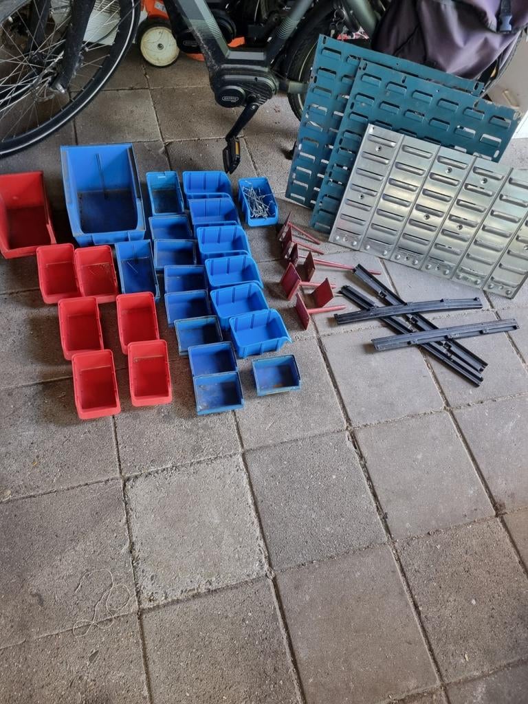 Schroeven-bakjes en toebehoren, Ophalen, Doos, Minder dan 35 cm, Minder dan 50 cm