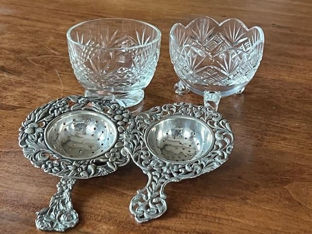 THEEZEEFJES MET KRISTALLEN UITLEKBAKJES, Verzenden, Zilver