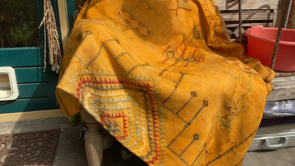 GROOT ANTIEK KLEED UIT MAROKKO 252x134, Ophalen