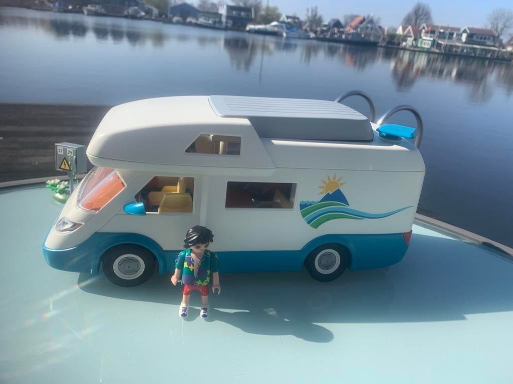 Playmobil camper met gratis Volkswagen T-shirt (Name It!), Ophalen of Verzenden, Zo goed als nieuw, Complete set