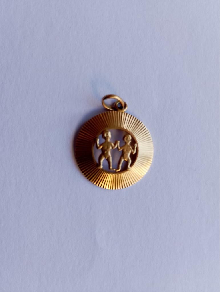 Gouden Sterrenbeeld Tweelingen Hanger, Gebruikt, Overige voorstellingen, Ophalen of Verzenden, Goud