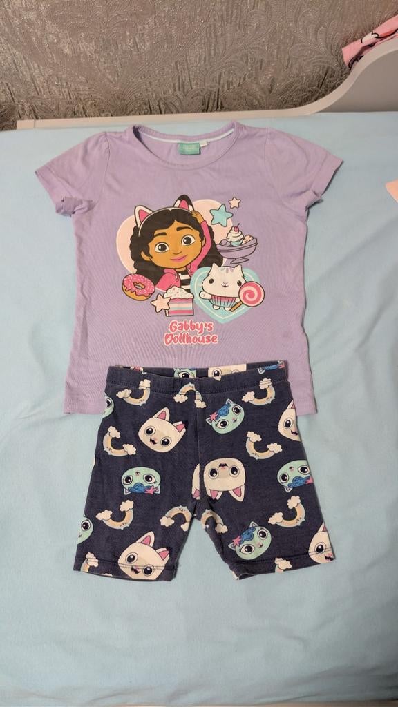 Gabby's Poppenhuis set: T-shirt en korte broek maat 122, Kinderen en Baby's, Kinderkleding | Overige, Ophalen of Verzenden, Gebruikt