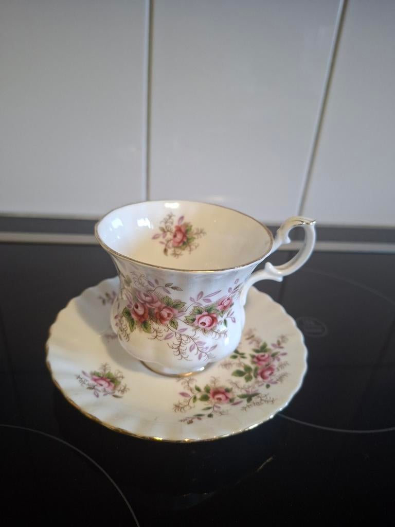 Royal albert kop en schotel, Ophalen of Verzenden