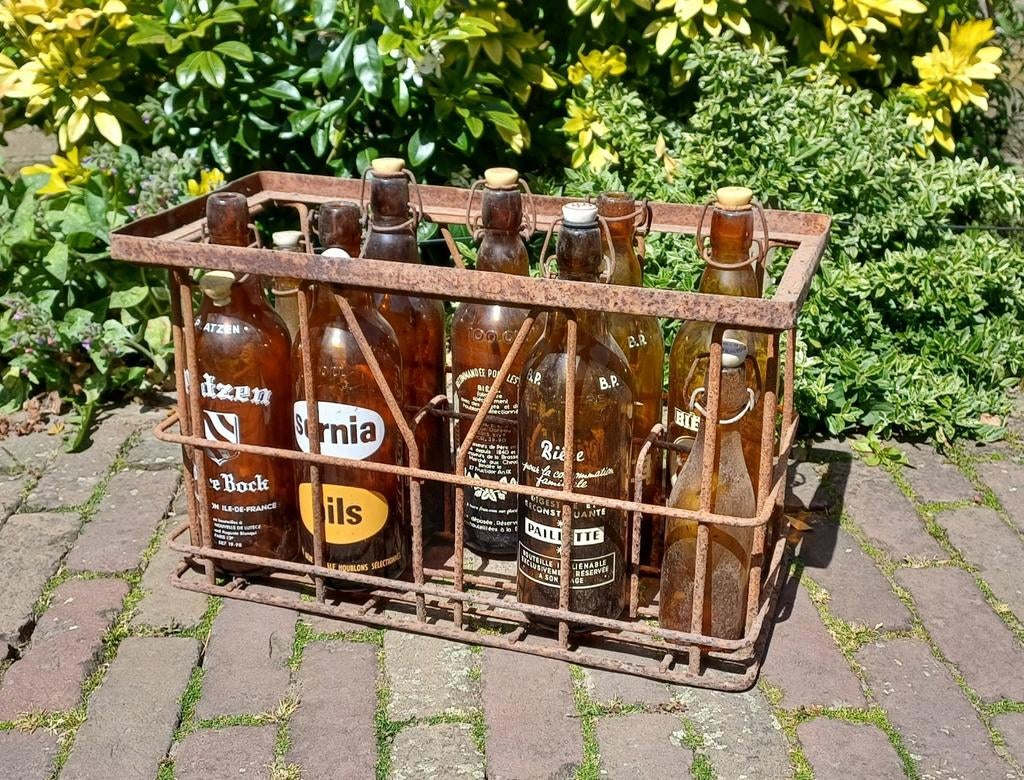 Ijzeren flessen krat met oude Franse bier flessen, Ophalen, Metaal, Minder dan 50 cm