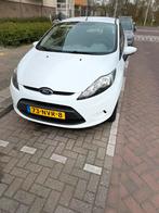 Ford Fiësta 1.25 44KW 3DR 2010 Wit met airco en nieuwe apk, Auto's, Voorwielaandrijving, 4 cilinders, Wit, Origineel Nederlands