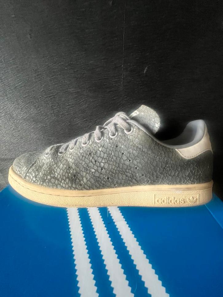 Vintage Adidas, Kleding | Dames, Schoenen, Zo goed als nieuw, Sneakers of Gympen, Grijs, Ophalen of Verzenden