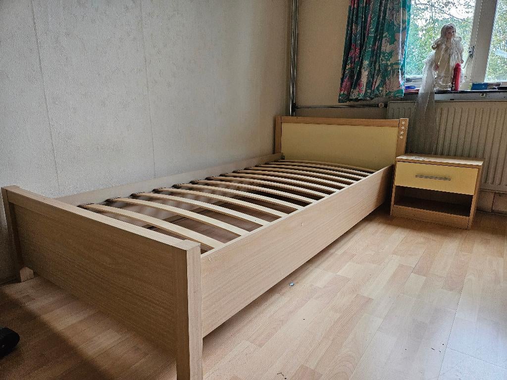 Eenpersoonsbed en nachtkastje, Ophalen, Gebruikt, 90 cm, Eenpersoons