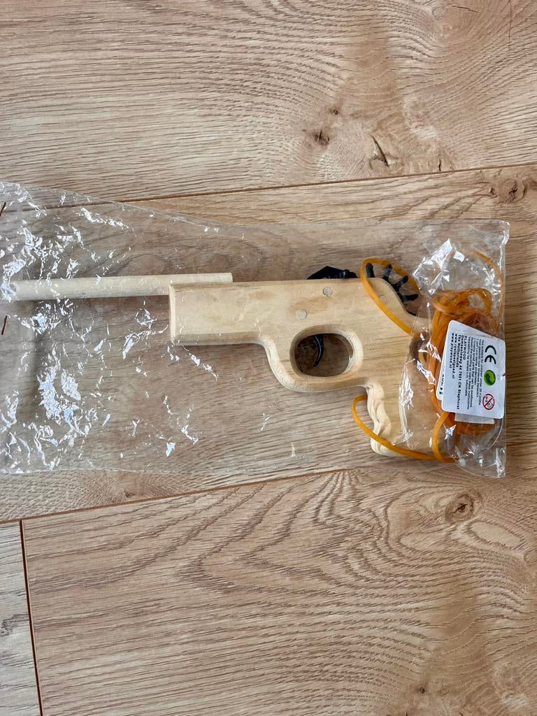 Houten katapult in de vorm van pistool, Ophalen of Verzenden, Zo goed als nieuw