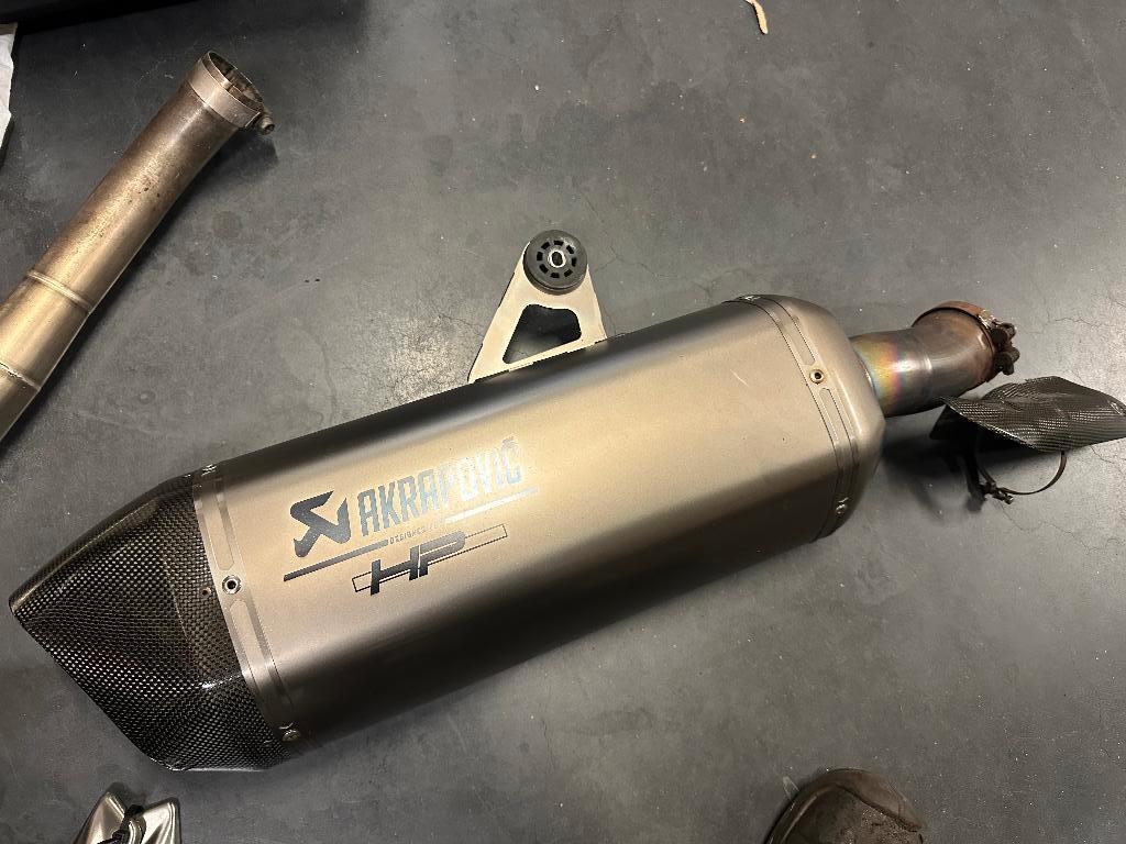 Akrapovic BMW R1250gs, Motoren, Onderdelen | BMW, Ophalen of Verzenden, Gebruikt