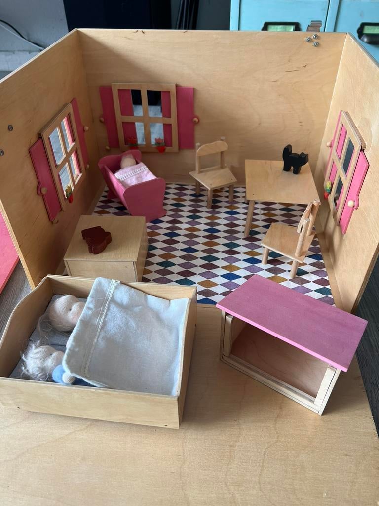Uniek Waldorf poppenhuis houten meubels poppen Maileg behang, Ophalen of Verzenden, Zo goed als nieuw, Poppenhuis