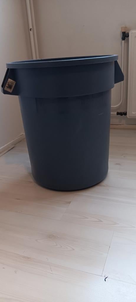 Rubbermaid brute container 76 liter. 58cm hoog., Huis en Inrichting, Emmers, Ophalen, Kunststof