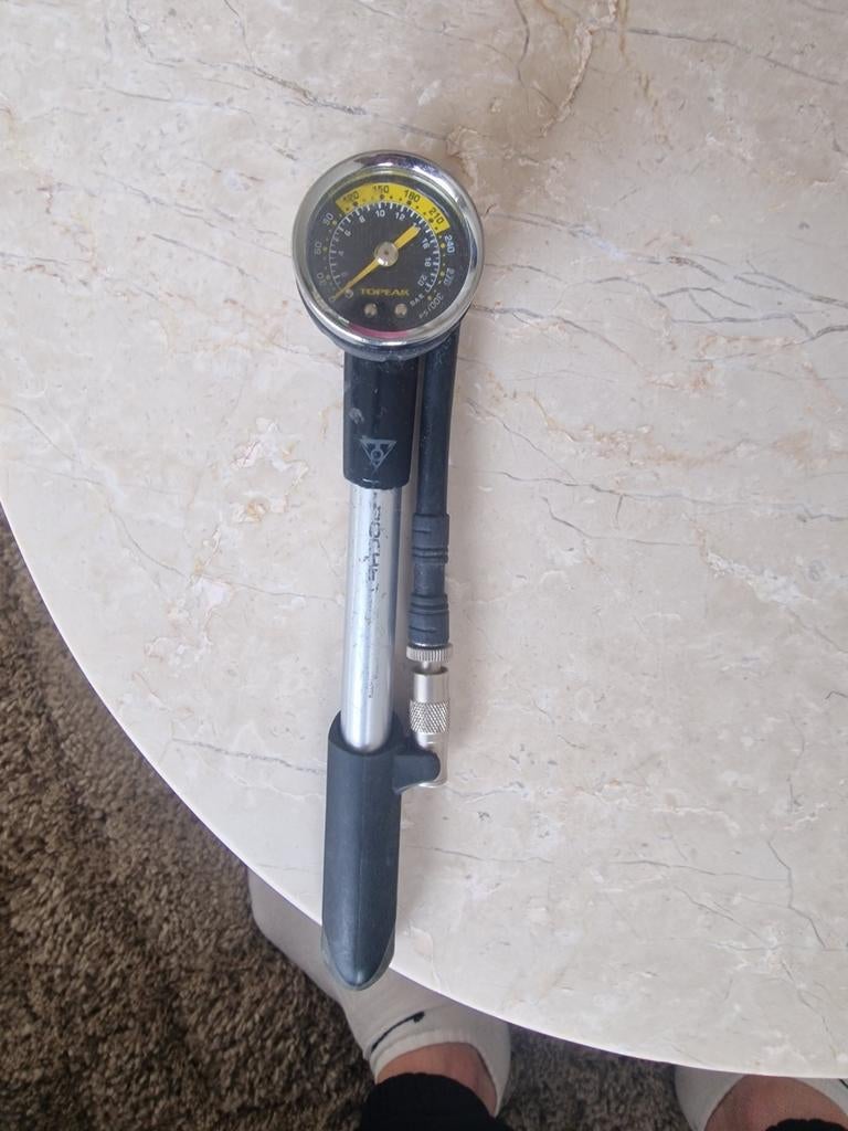 Topeak Voorvork Pompje met Drukmeter, Ophalen of Verzenden, Drukmeter, Gebruikt