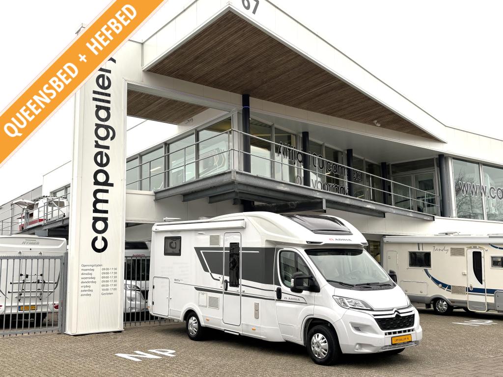 Adria Matrix 650 DC QUEENSBED + HEFBED + FACE TO FACE 2023, 7 tot 8 meter, Bedrijf, Adria, Tot en met 4