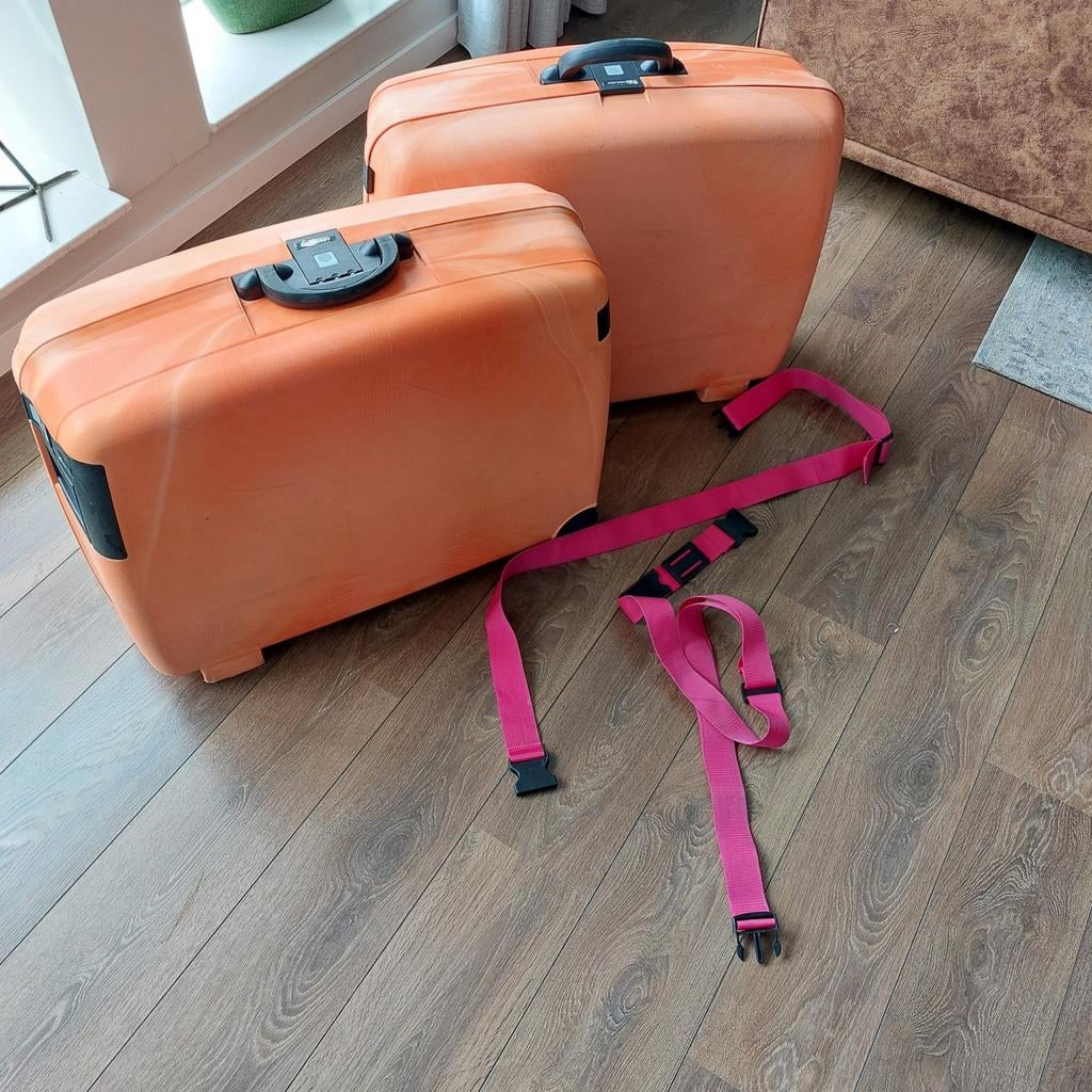 Set van 2 oranje koffers met wieltjes en riem, Ophalen, Gebruikt, Hard kunststof, Wieltjes