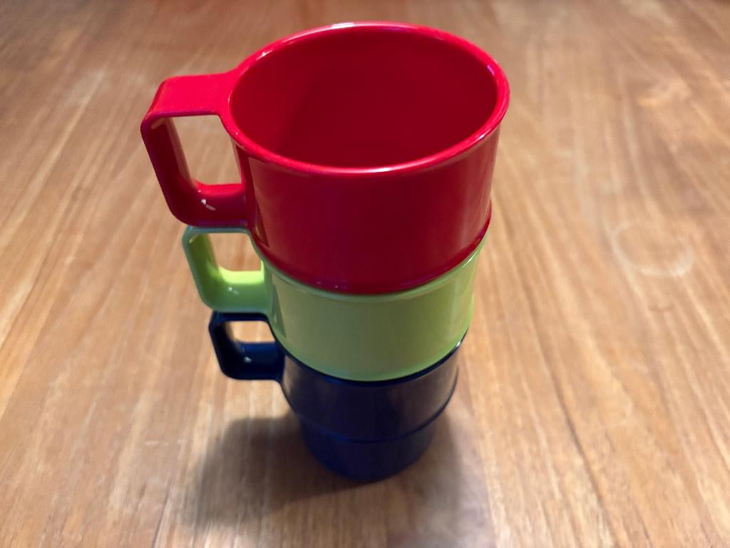 3 Mepal stapelbare mokken 280ml in 3 verschillende kleuren, Caravans en Kamperen, Ophalen of Verzenden, Zo goed als nieuw