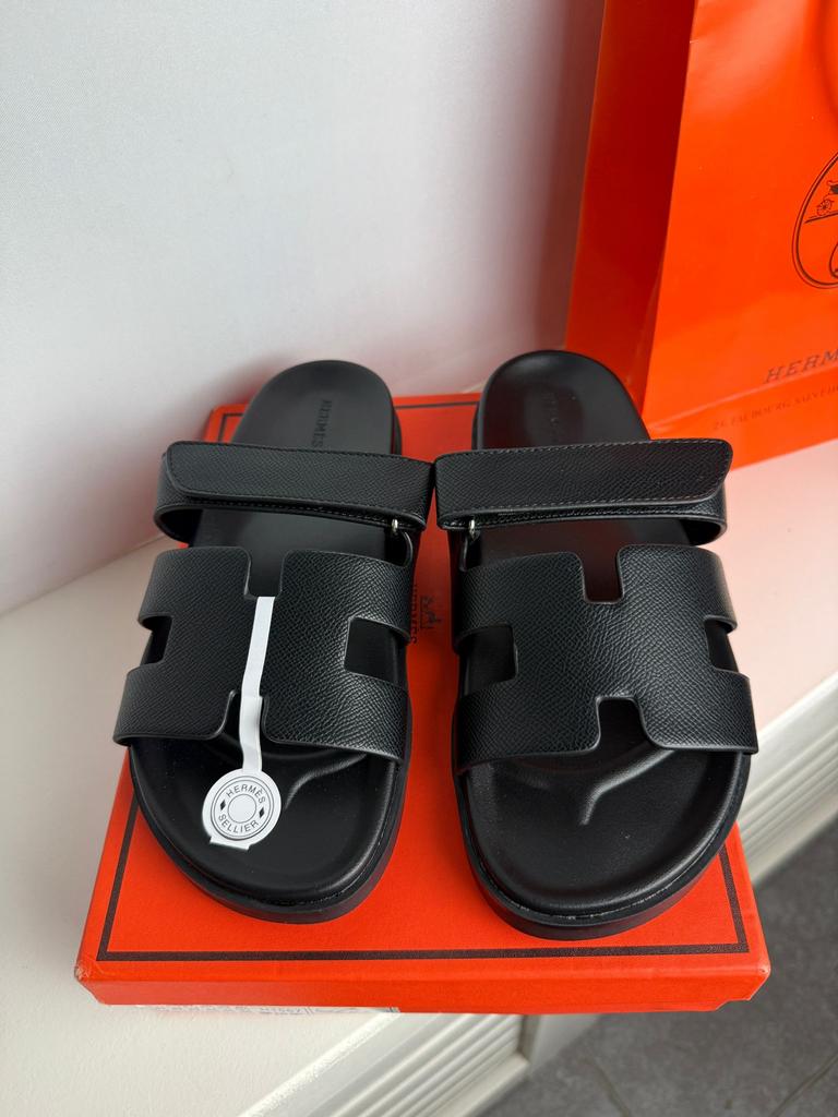 Hermes Slippers Maat 40 - Nieuwstaat, Kleding | Dames, Schoenen, Ophalen of Verzenden, Zo goed als nieuw, Zwart, Slippers