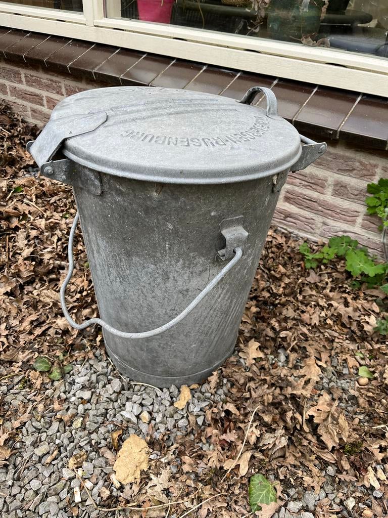 Vintage Zinken Prullenbak met Deksel - Robuust en Decoratief, Gebruikt, Ophalen of Verzenden, 20 tot 30 liter, Metaal