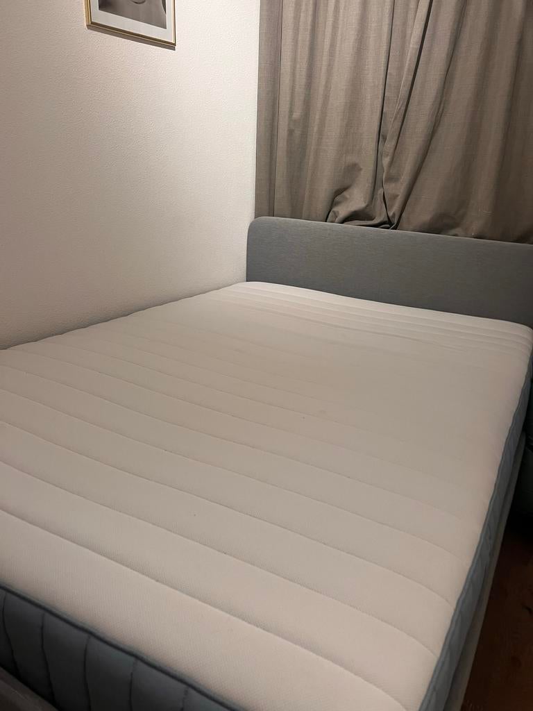 Gratis Ikea Slattum bed frame met matras, Huis en Inrichting, Slaapkamer | Boxsprings, Ophalen, Zo goed als nieuw, Tweepersoons