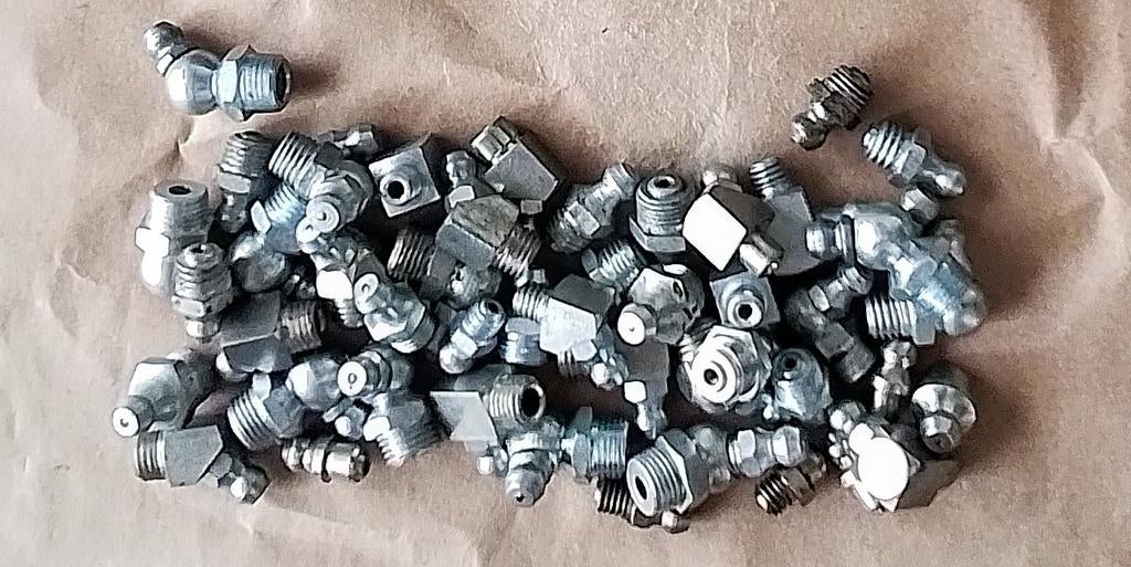 Vetspuit met nippels
Vetspuit met 8 verschillende nippels, Ophalen