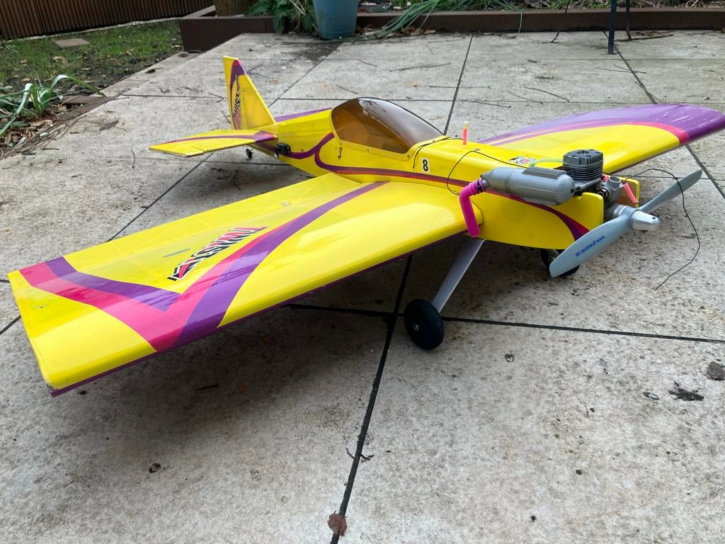 Twist 3D radiografisch stunt vliegtuig met toebehoren, Hobby en Vrije tijd, Modelbouw | Radiografisch | Vliegtuigen, Ophalen, Gebruikt