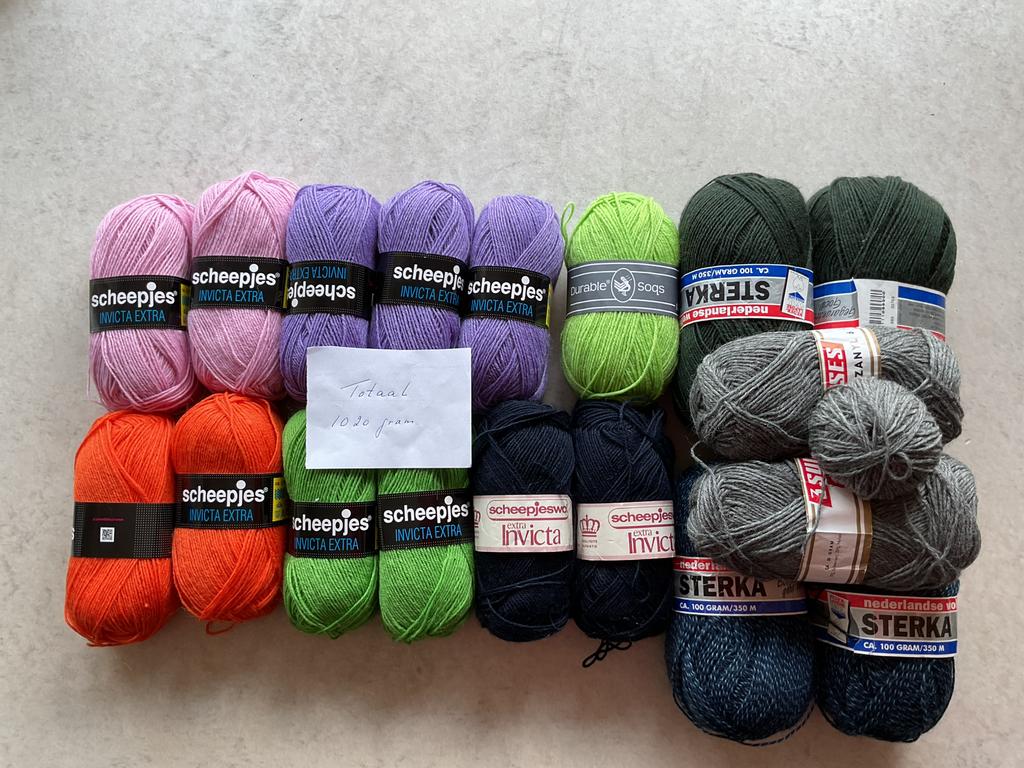 Sokkenwol totaal  1020 gram, meer dn 1 kg., Ophalen of Verzenden, Zo goed als nieuw, Breien of Haken, Wol of Garen