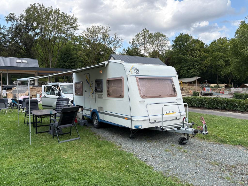 Knaus Blue Line 450TK met airco, beschikbaar vanaf 14 juli, Caravans en Kamperen, Caravans, Vast bed, Rondzit, Airco, 750 - 1000 kg