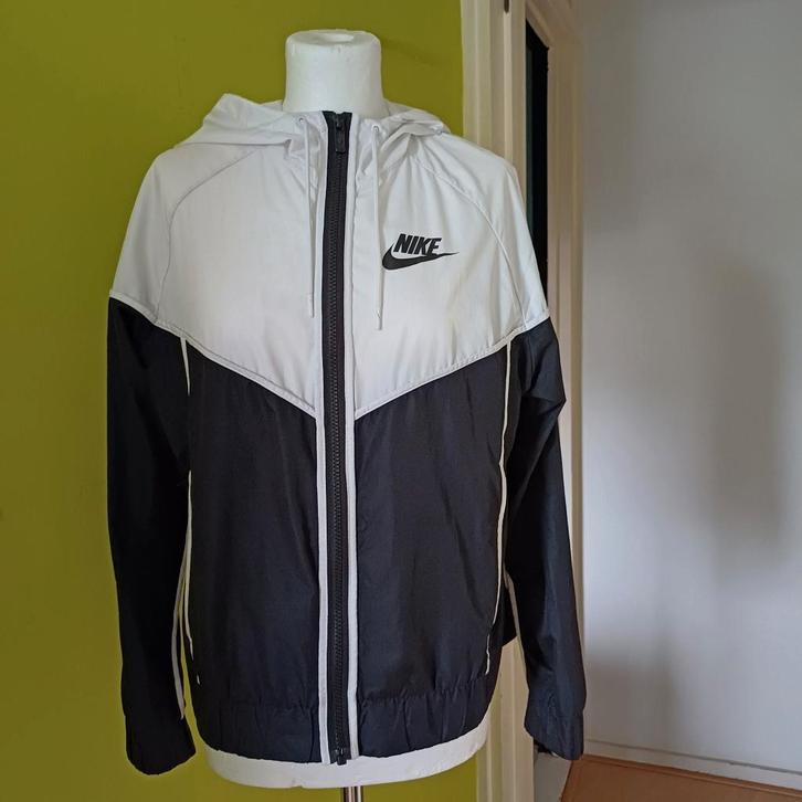 Nike zomerjas maat M, Kleding | Dames, Jassen | Zomer, Zo goed als nieuw, Maat 38/40 (M), Zwart, Ophalen of Verzenden
