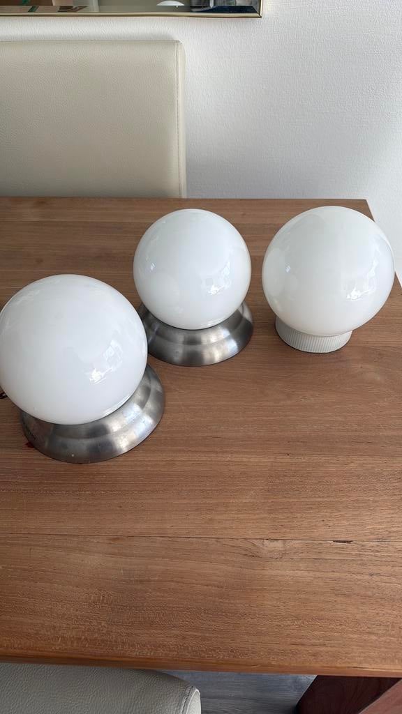 Witte glazen lampbol / lamp bol /, Huis en Inrichting, Lampen | Lampenkappen, Ophalen, Zo goed als nieuw, Rond, Minder dan 25 cm
