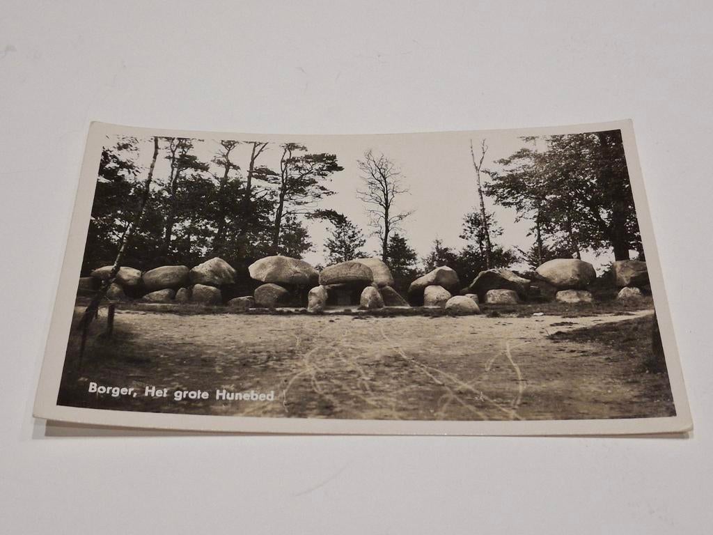 Borger, grote Hunebed ansichtkaart, Ophalen of Verzenden, 1940 tot 1960, Gelopen, Drenthe