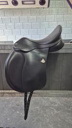 Bates wide veelzijdigheid zadel 17,5 inch zwart met extra's, Dieren en Toebehoren, Ophalen of Verzenden, Zo goed als nieuw, Dressuur