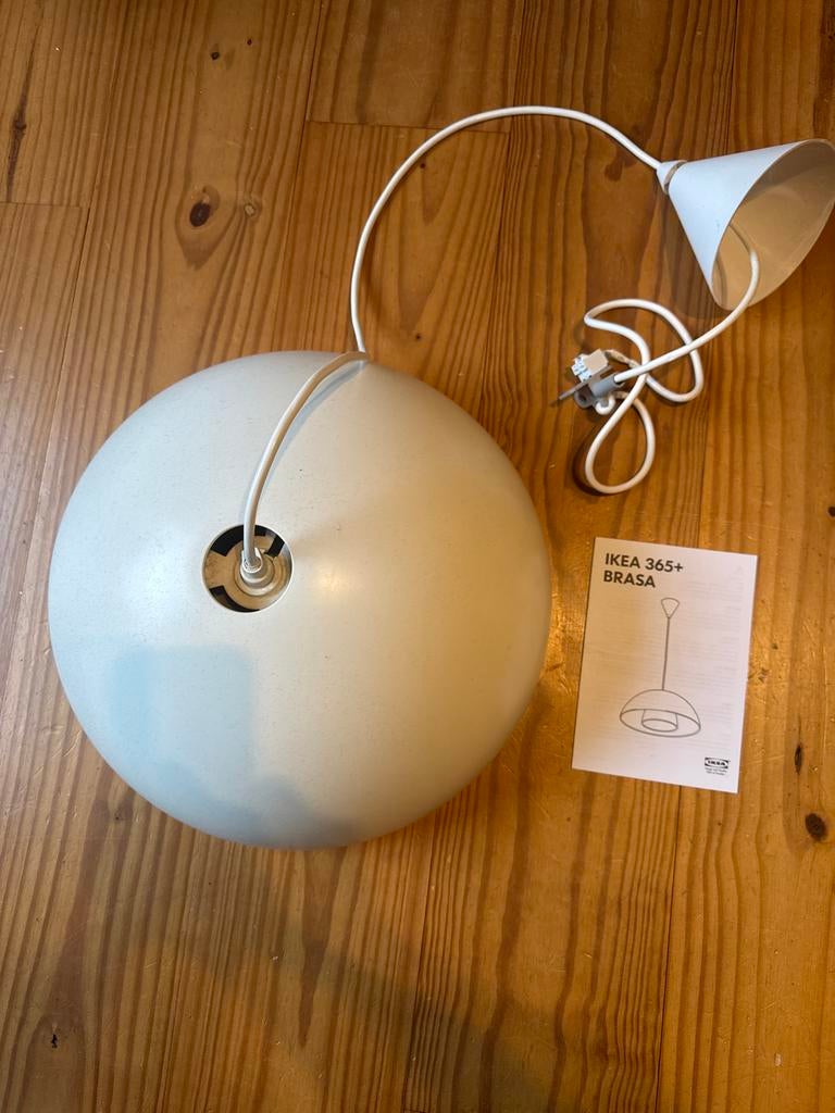 Twee Ikea Brasa hanglampen, Huis en Inrichting, Lampen | Hanglampen, Ophalen, Gebruikt, Wit, Metaal