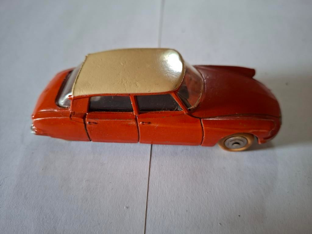 Dinky Toys Citroen DS 19 Berline - Made in France No.24C, Hobby en Vrije tijd, Modelauto's | 1:43, Ophalen of Verzenden, Gebruikt