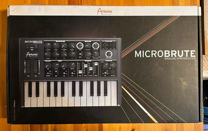 Arturia Microbrute analoge synthesizer, Muziek en Instrumenten, Synthesizers, Gebruikt, Overige aantallen, Overige merken, Met midi-aansluiting