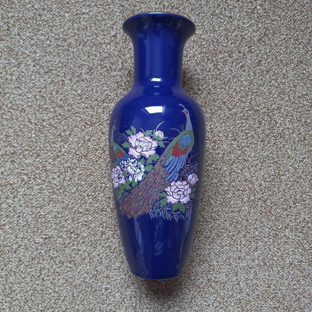 Prachtige blauwe vaas met pauwen en bloemen decoratie, Antiek en Kunst, Ophalen of Verzenden