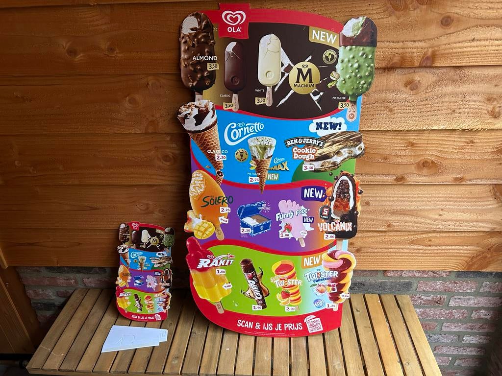 Nieuwste Ola ijskaart en Magnum Pistache reclamebord, Ophalen of Verzenden, Nieuw, Reclamebord