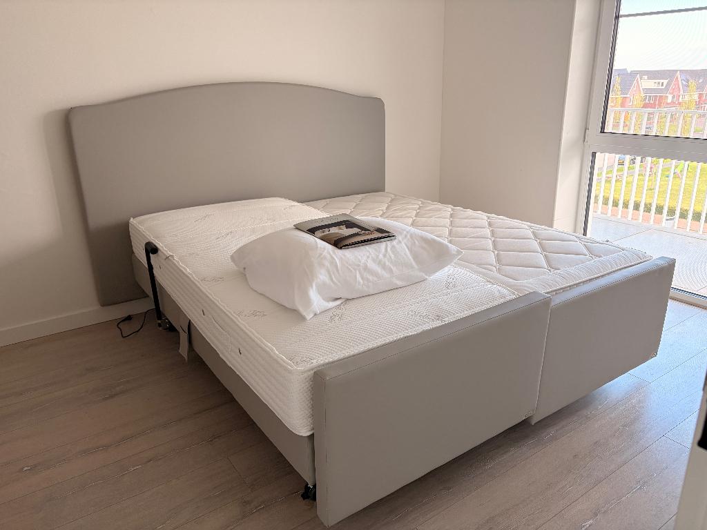 Well-Fair tweepersoons bed, Huis en Inrichting, Slaapkamer | Bedden, Ophalen, Verstelbaar, Beige, Tweepersoons