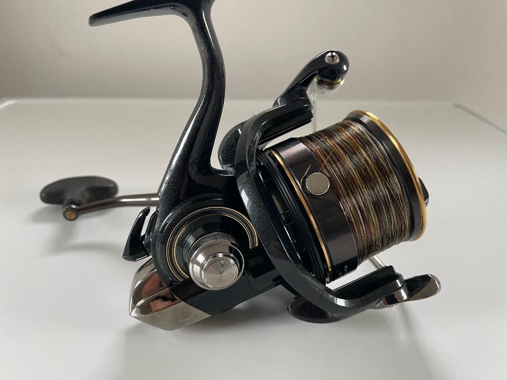 1x Daiwa 19 Cast IZM Feeder 25QD feeder molen, Watersport en Boten, Hengelsport | Witvissen, Ophalen of Verzenden, Gebruikt, Molen