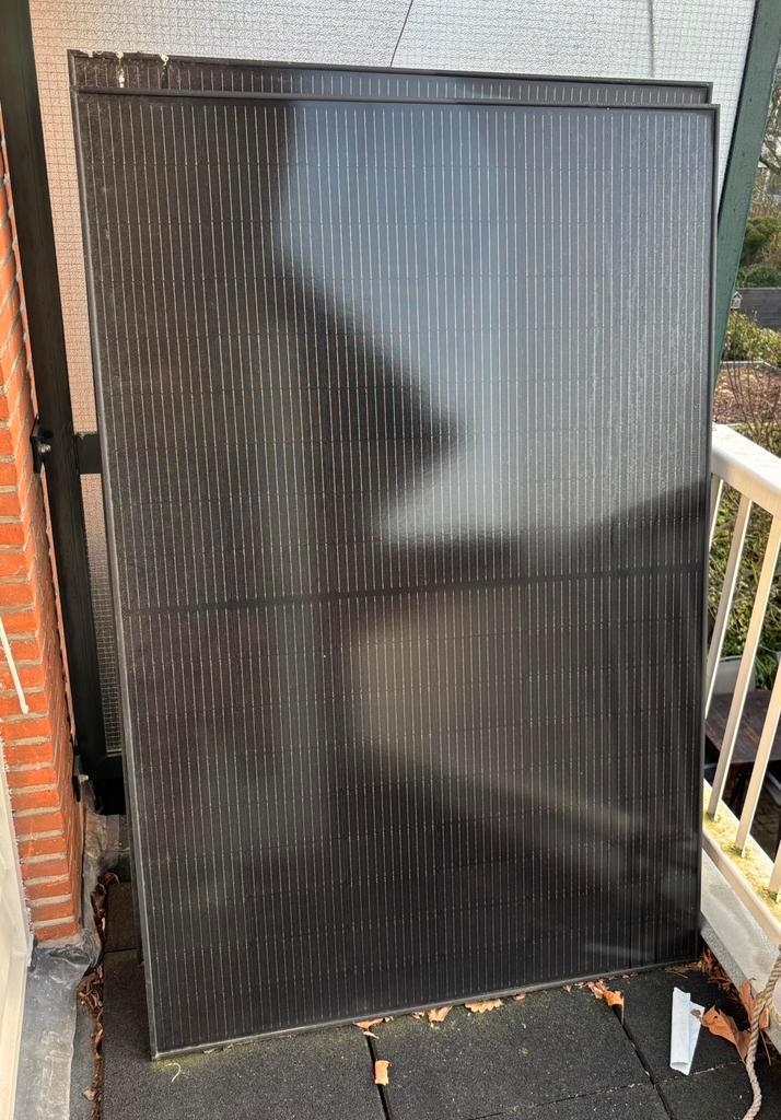 2 zonnepanelen, Mastervolt Soladin 600 omvormer, rails, etc., Hobby en Vrije tijd, Elektronica-componenten, Zo goed als nieuw