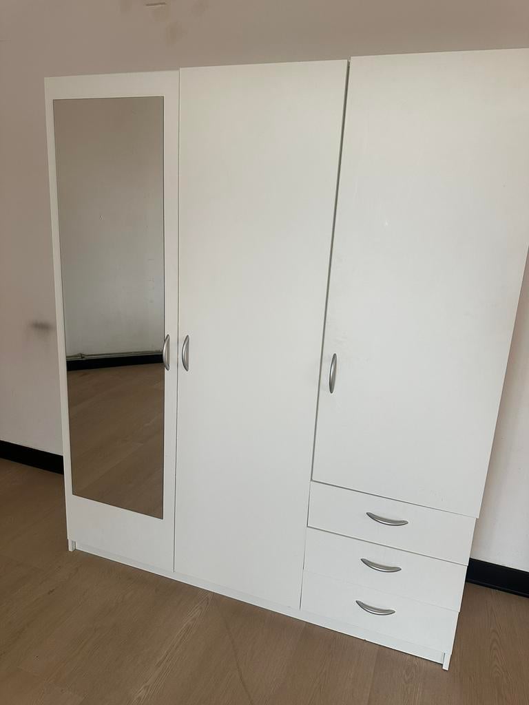 Kledingkast JYSK met spiegel toegevoegd, Ophalen, Gebruikt, 25 tot 50 cm, 150 tot 200 cm