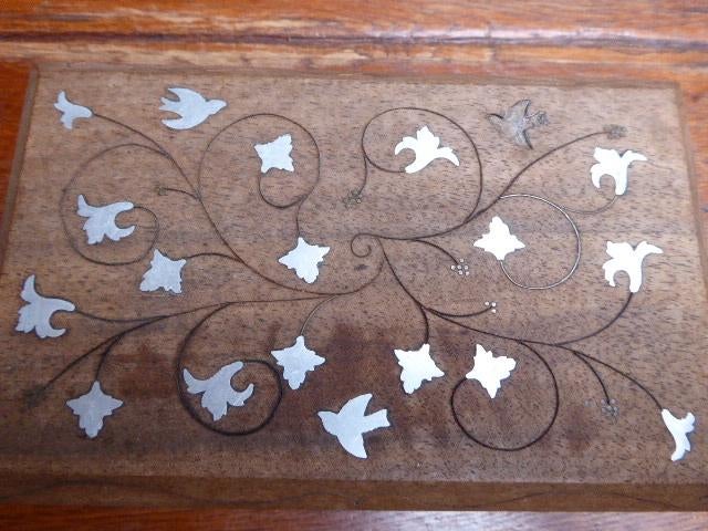 Mooie houten doos met ingelegde figuren, Ophalen of Verzenden