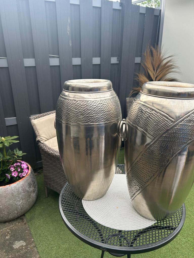 2 Decoratieve vazen, 56 cm hoog, zilverkleurig, Huis en Inrichting, Woonaccessoires | Vazen, Ophalen, Overige materialen, Gebruikt