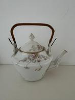 Vintage Theepot met Bloemenprint en Rotan Handvat, Huis en Inrichting, Keuken | Servies, Gebruikt, Overige typen, Ophalen of Verzenden