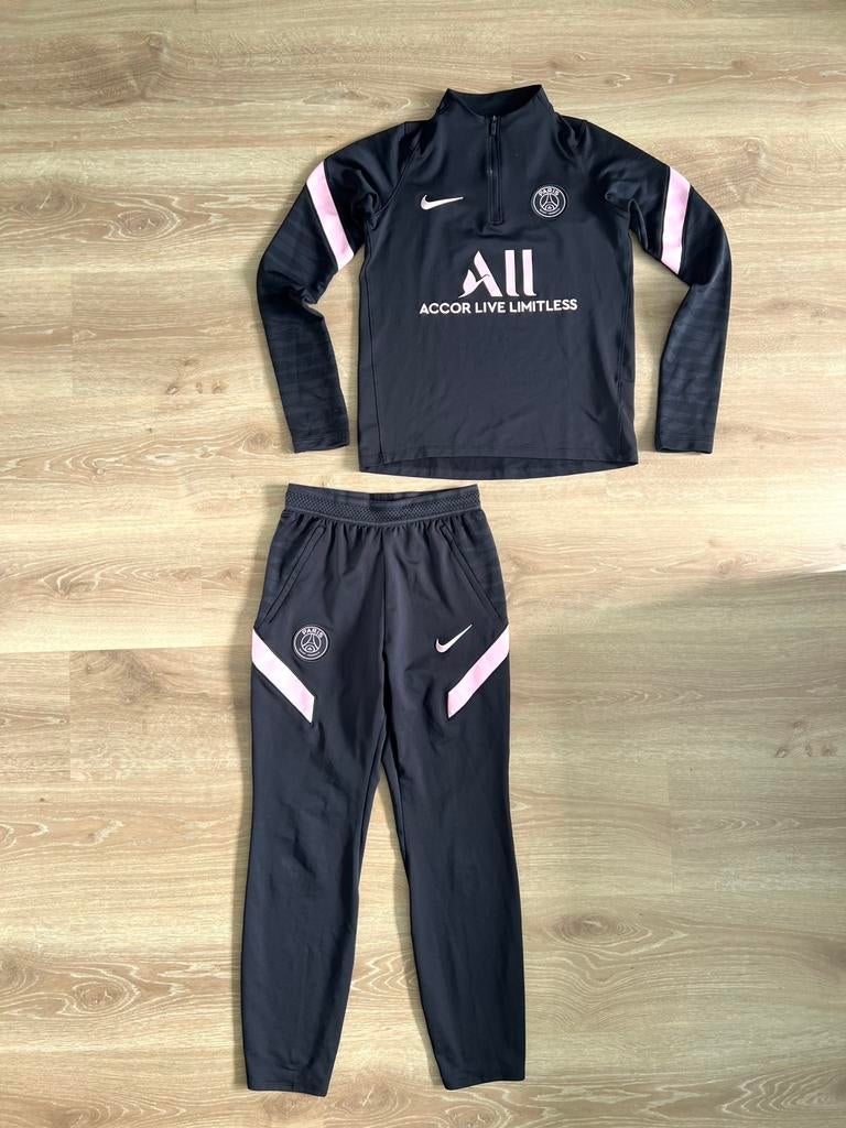 PSG Nike trainingspak zwart roze 21/22  Maat 147-158, Gebruikt, Jongen of Meisje, Sport- of Zwemkleding, Ophalen of Verzenden
