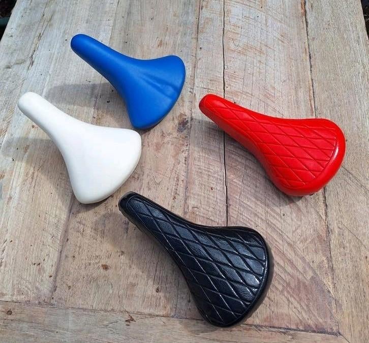 NOS Retro Vintage Fietszadels - Diverse Kleuren, Fietsen en Brommers, Fietsonderdelen, Ophalen of Verzenden, Stadsfiets, Zadel