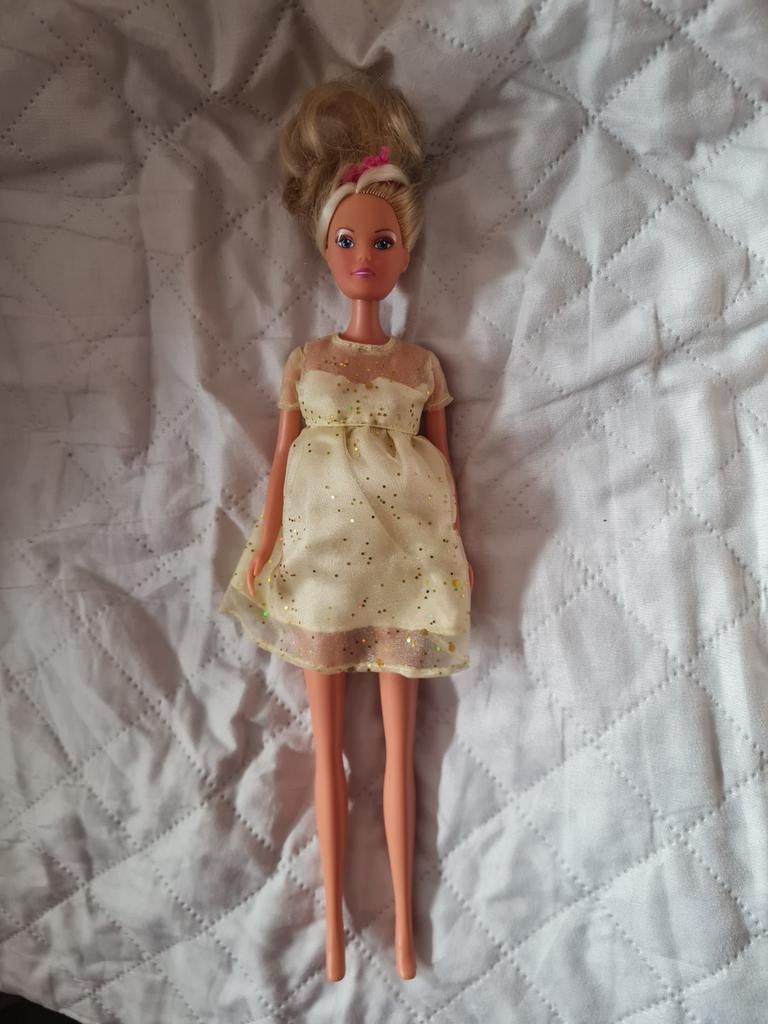 Zwangere Barbie pop Simba in nieuwstaat met feestkleding, Ophalen of Verzenden, Zo goed als nieuw, Barbie